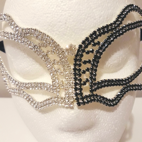 Crystal Masquerade Mask - Picture 4 of 7